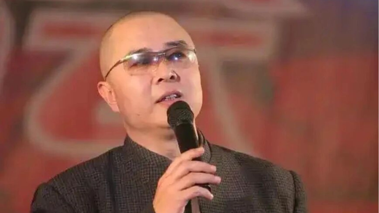 67岁徐少华近况曝光！娶同学杨琨恩爱42年，如今在县城商演让人唏嘘