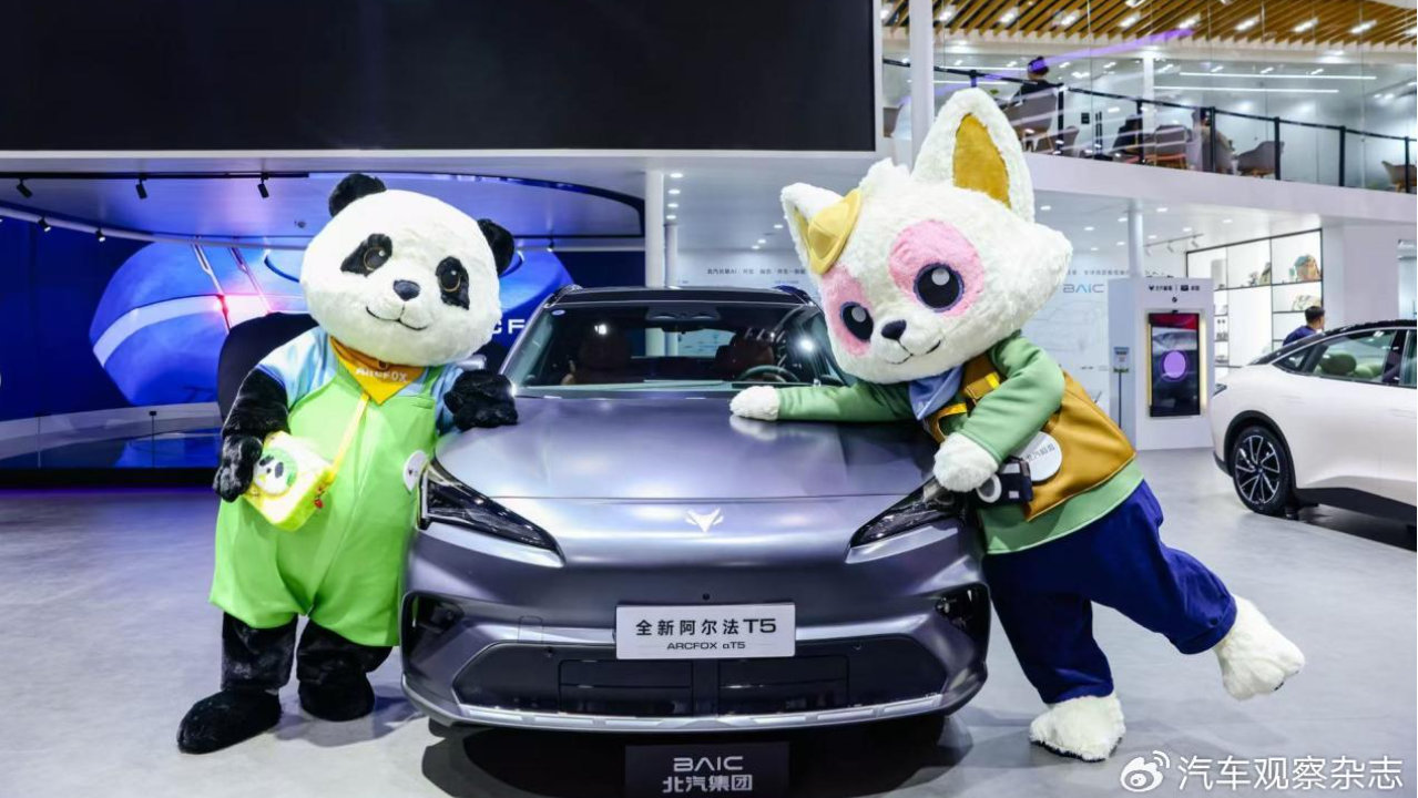 12万级市场的“六边形战士”，极狐全新阿尔法T5亮相广州车展