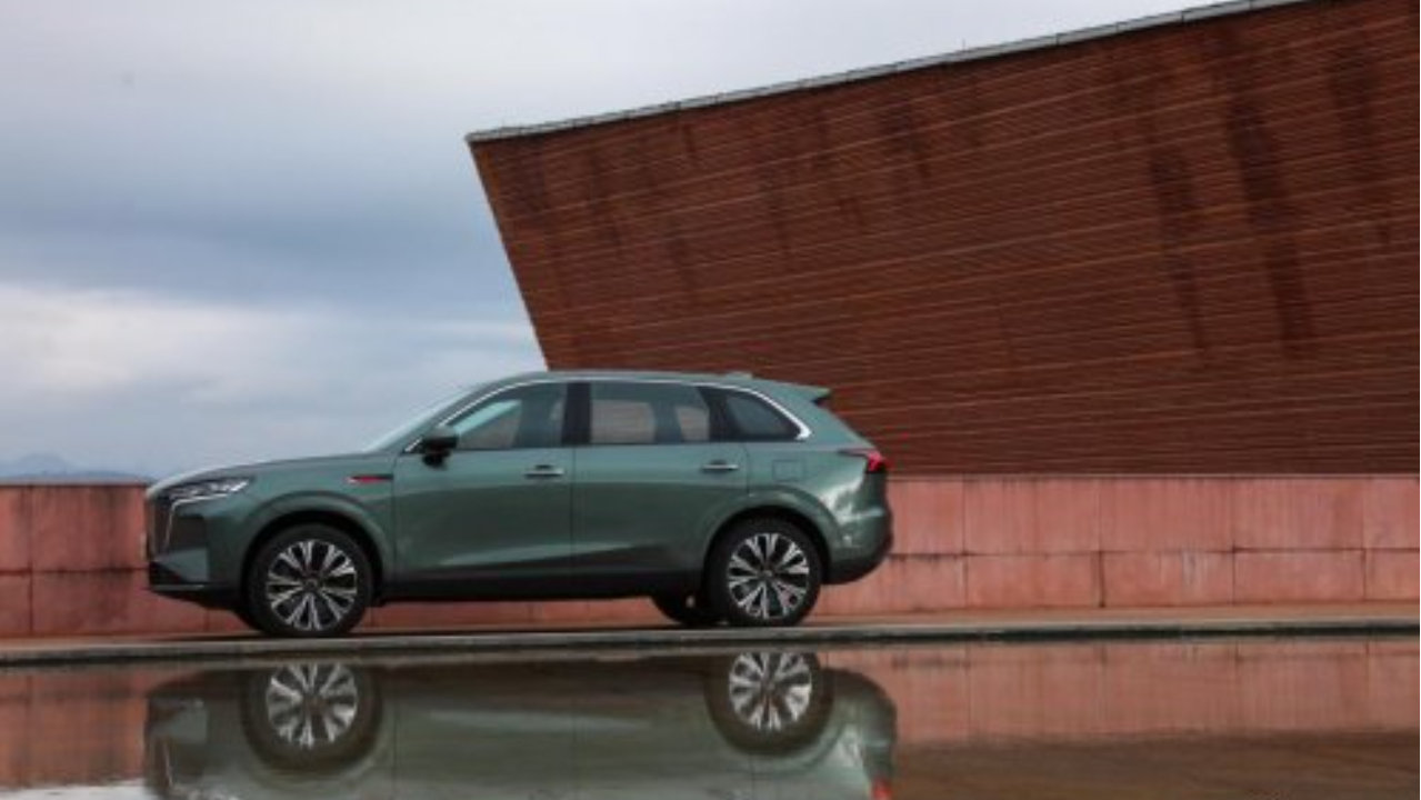 20万左右混动suv推荐什么车？红旗HS6PHEV瞄准家庭出行需求