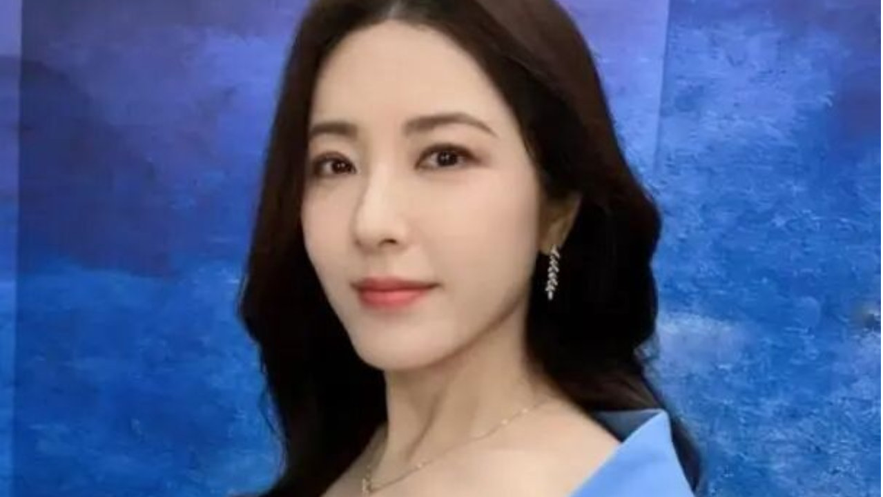 50岁曾黎近况曝光！出席活动身材迷人气质优雅，单身生活十分惬意