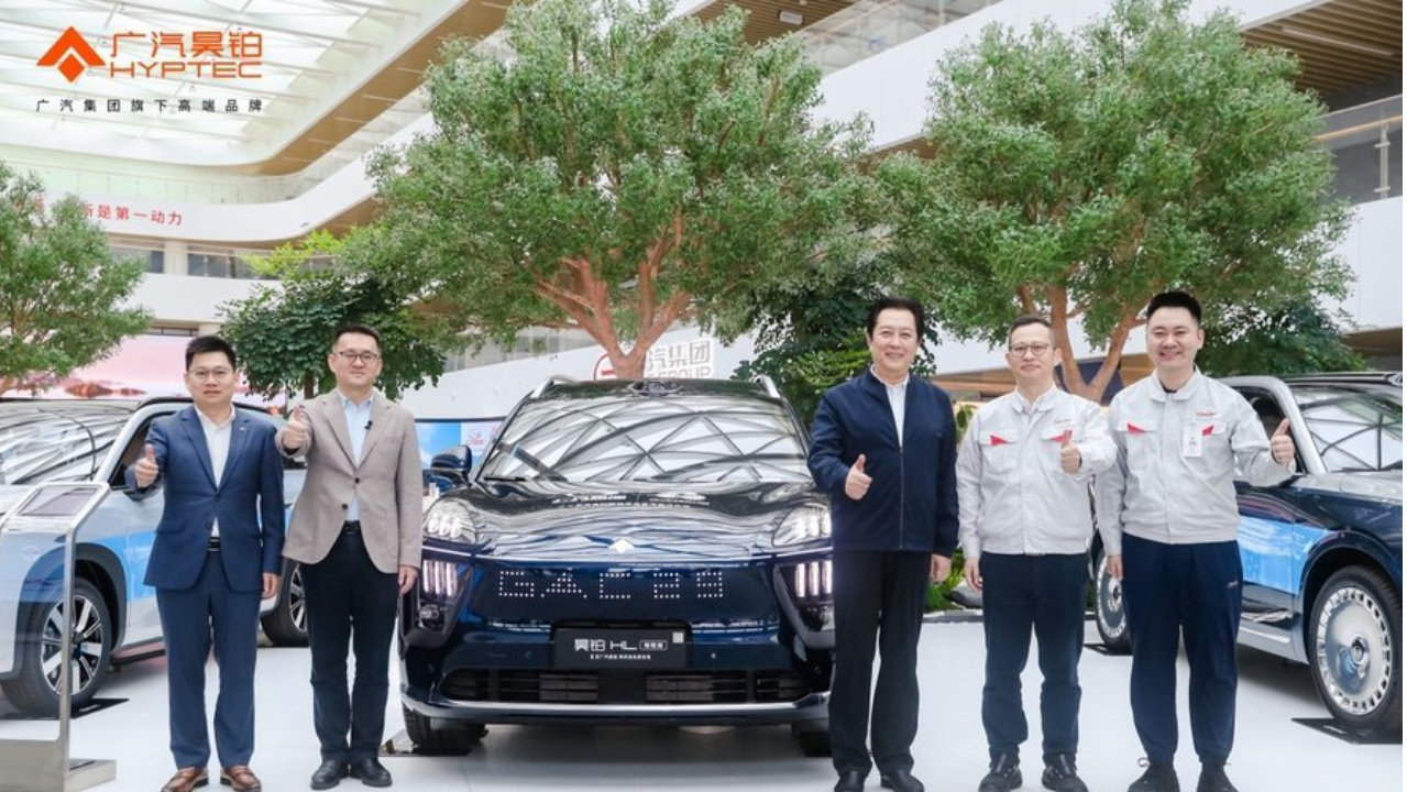 唐国强参访广汽集团，体验昊铂A800盛赞中国智造