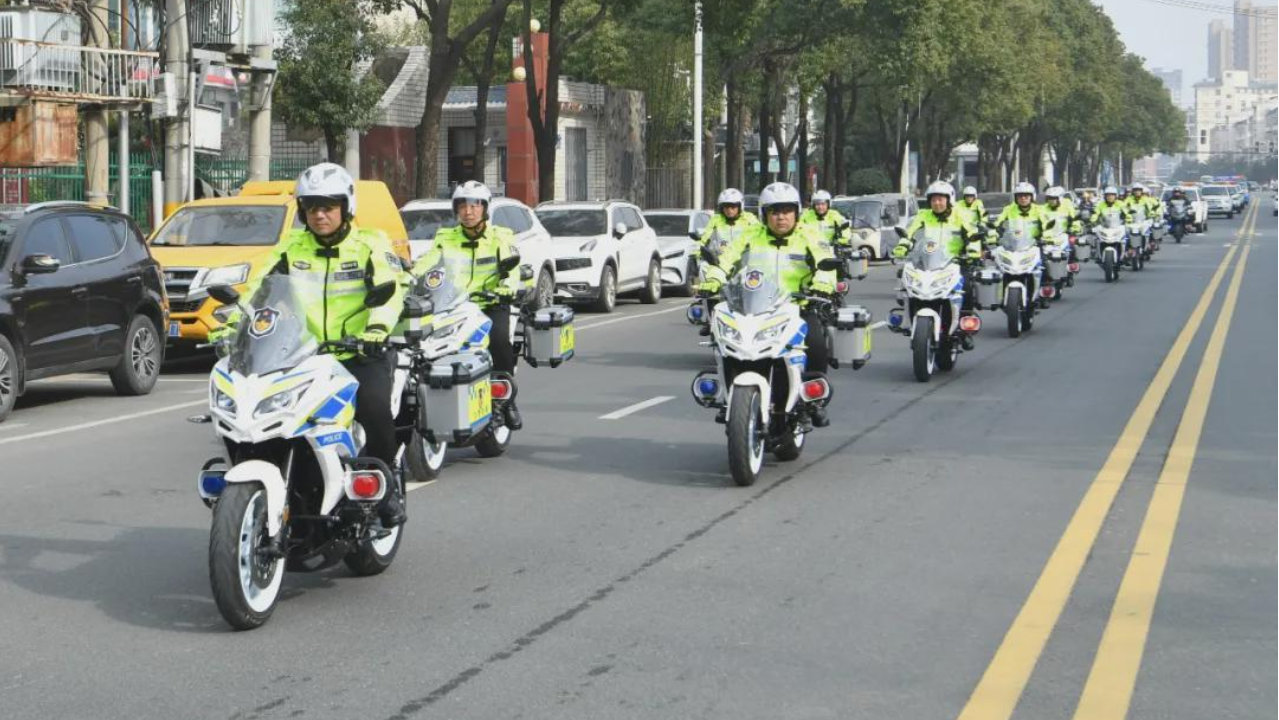 息县公安铁骑出征！城区交通秩序集中整治全面启动！
