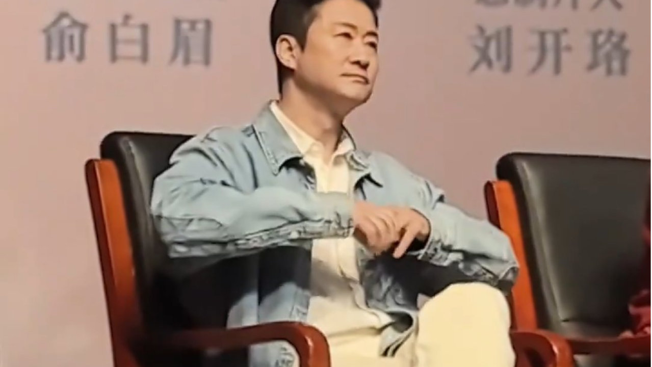 吴京健康引担忧，出席活动脸水肿，一按一个坑，本人第一时间回应