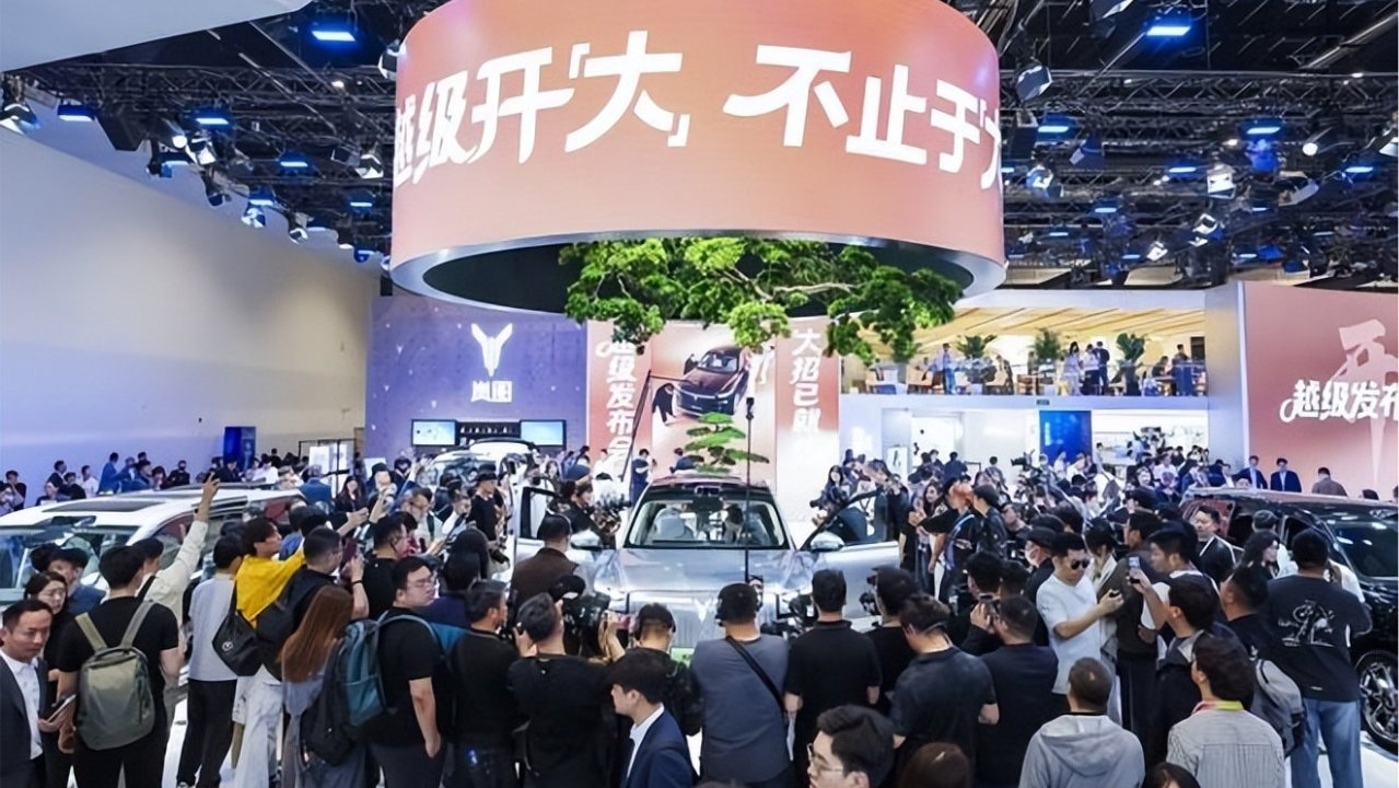 全价值链自主掌控 ，岚图携高端智慧新能源矩阵闪耀北京车展