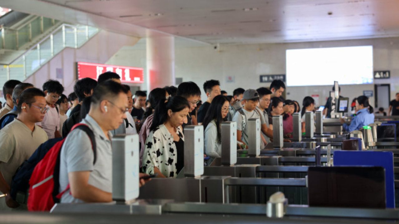 “双节期间”南铁计划加开旅客列车773列 “双节期间”南铁计划加开旅客列车773列