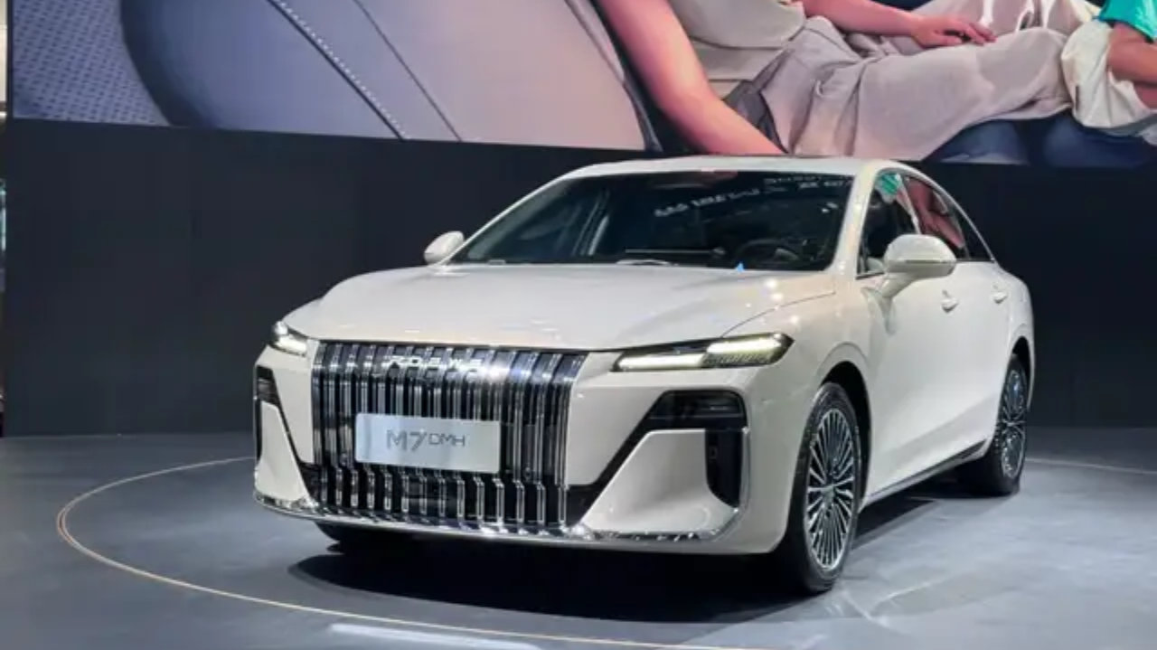 智能座舱的“终极答案”？荣威搭载豆包，让所有车机一夜过时