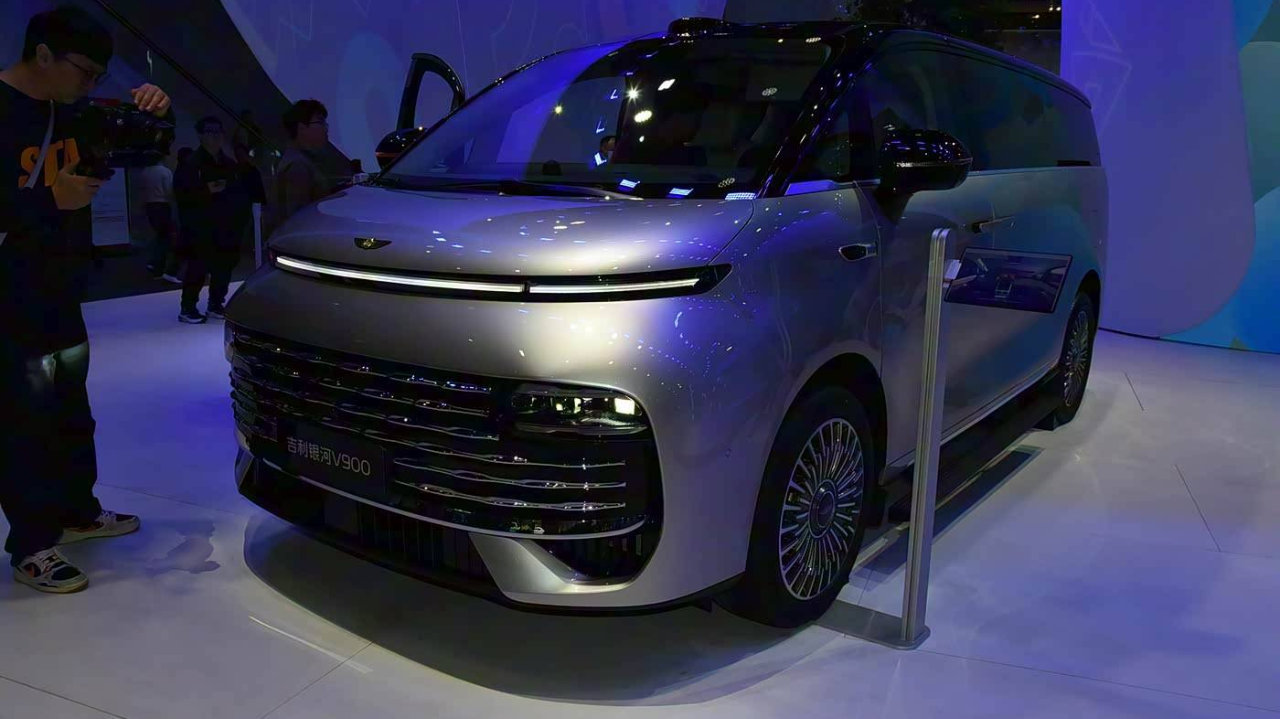 6/7/8座三种布局 实拍吉利银河V900