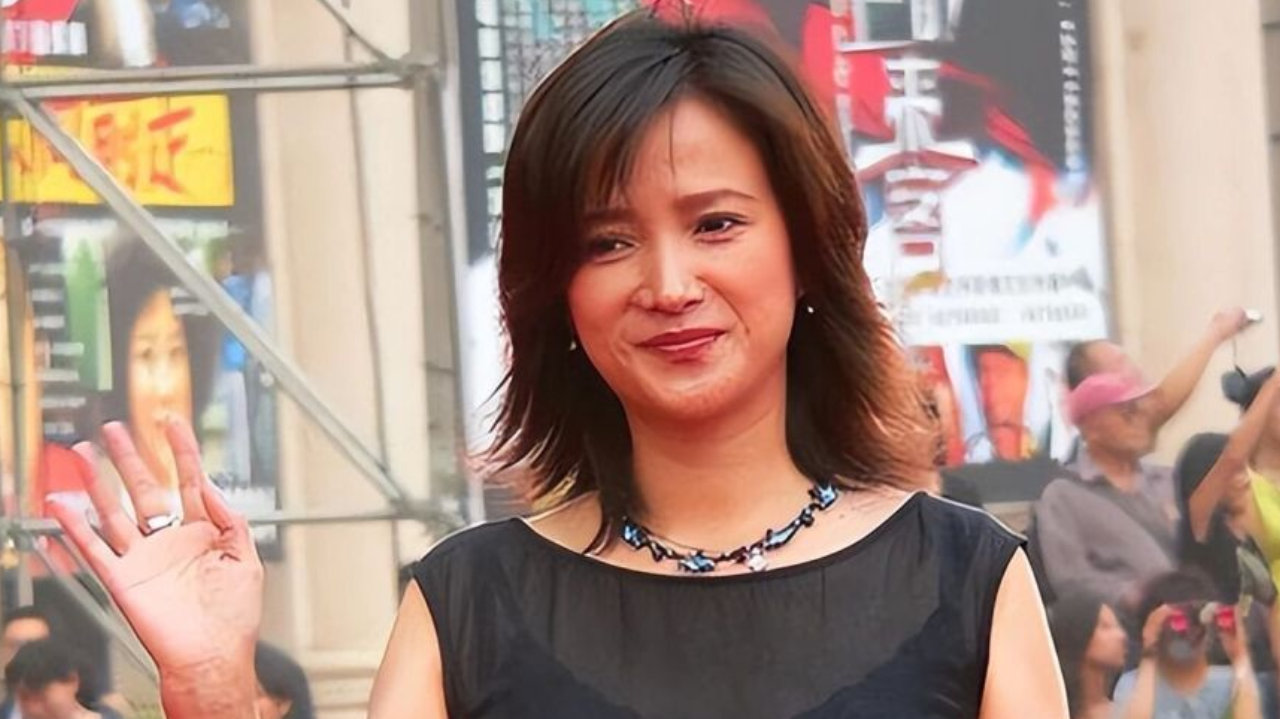 61岁何晴因病去世！独子由前夫许亚军照顾，最后露面时与傅艺伟聚餐