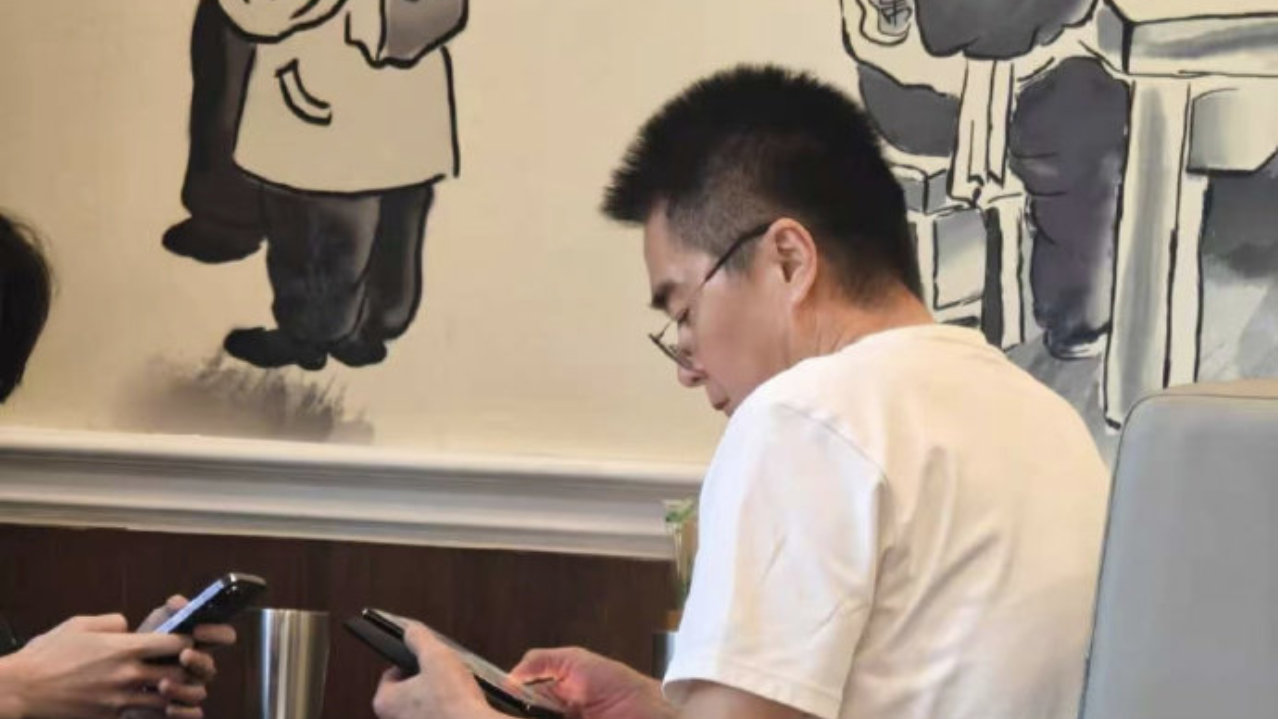 许亚军被曝在美国，此前被曝疑似现身何晴追悼会