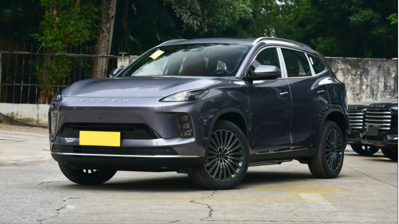 13万就能入手星途ET5，激光雷达+NOA终身免费，还配三连屏！