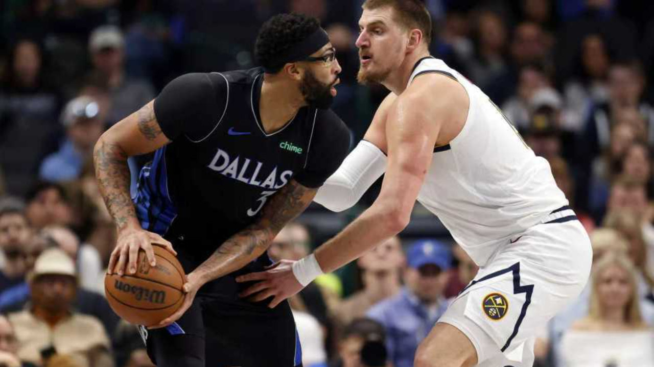 约基奇29+14掘金丢绝杀遭独行侠双杀 弗拉格33+9+9浓眉31+9