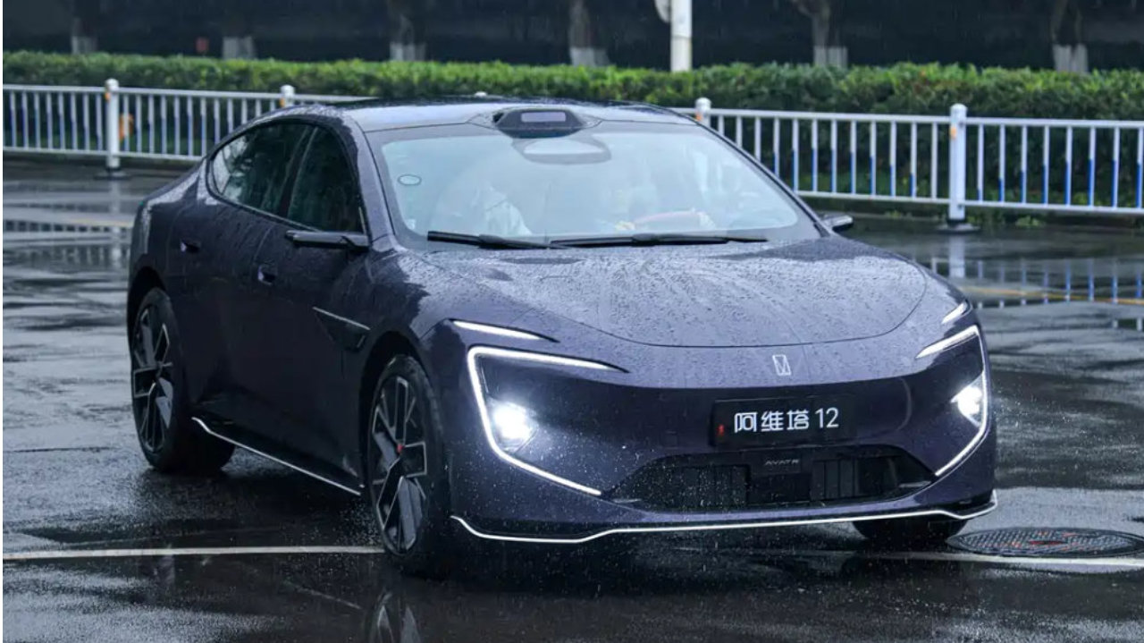 新款阿维塔12实车曝光 新增乾崑智驾ADS标识 或30万起售