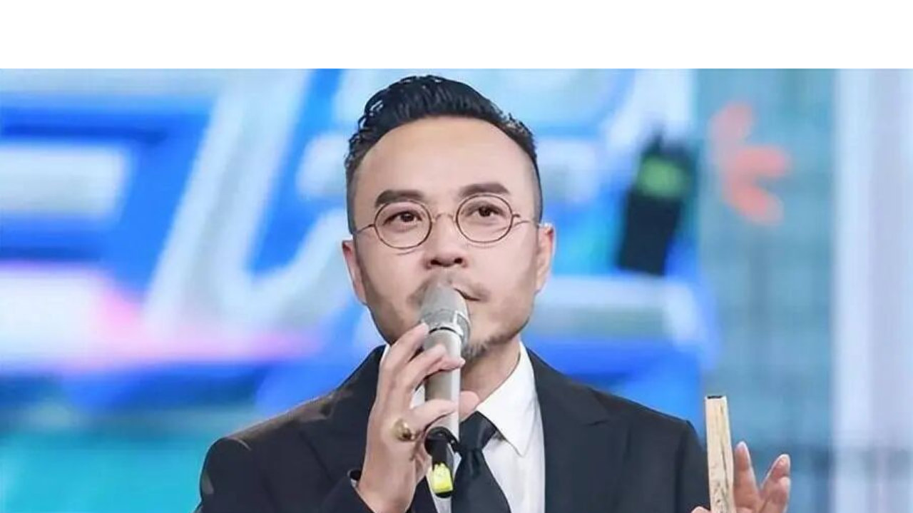 “芒果教父”魏文彬追悼会上，汪涵在灵前磕了三个头，致敬知遇之恩