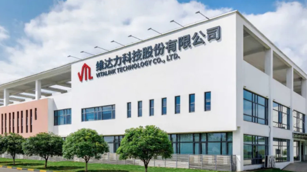 维达力冲击港股IPO，为苹果供货，聚焦界面增强技术及相关材料工程