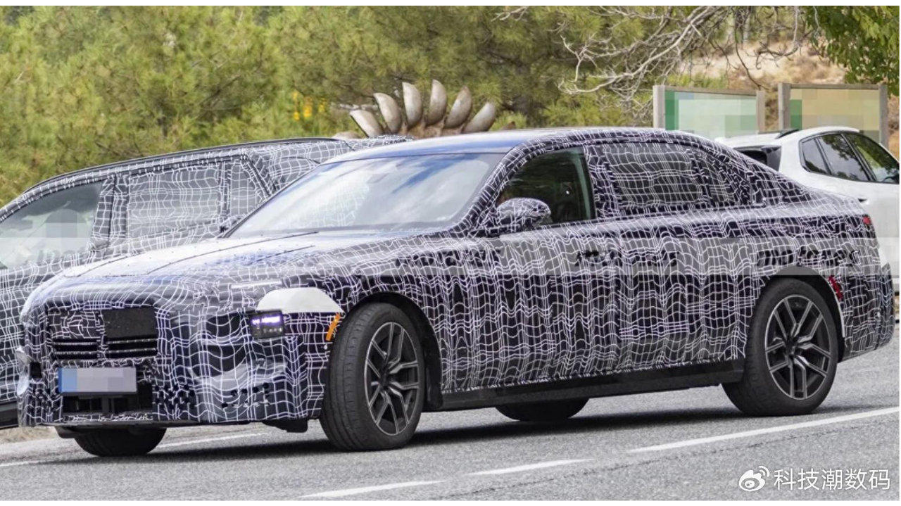 中期改款宝马7系谍照曝光 内饰换装悬浮式大屏