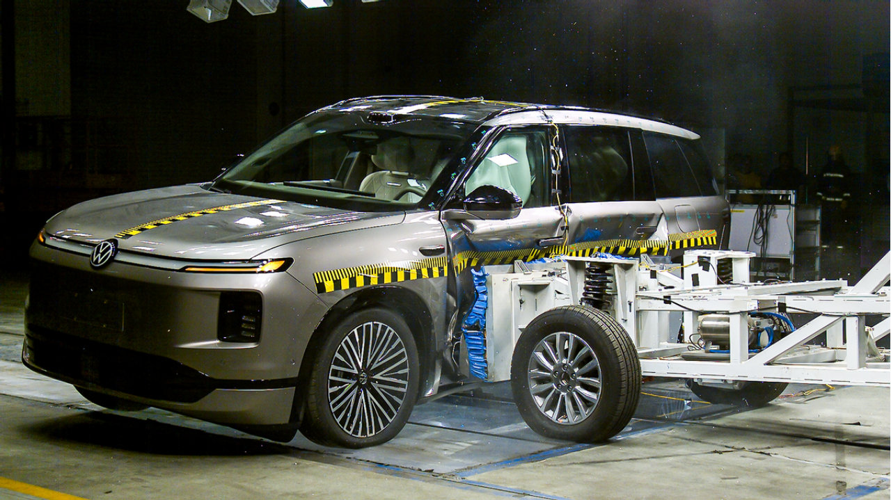 “三连撞”全通关！ID. ERA 9X重塑大型增程SUV安全新标杆