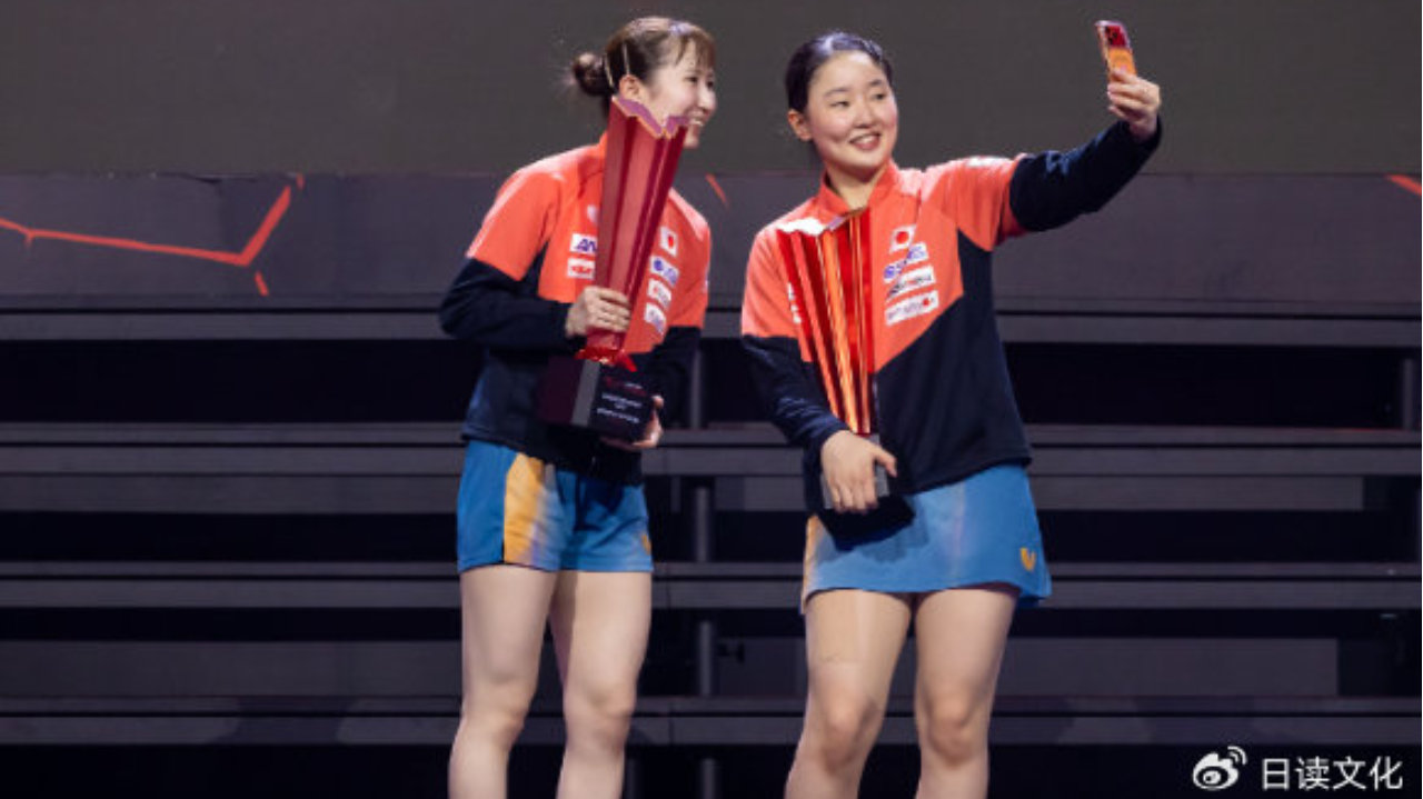 张本美和/早田希娜3-0长崎美柚/申裕斌，夺得女双冠军