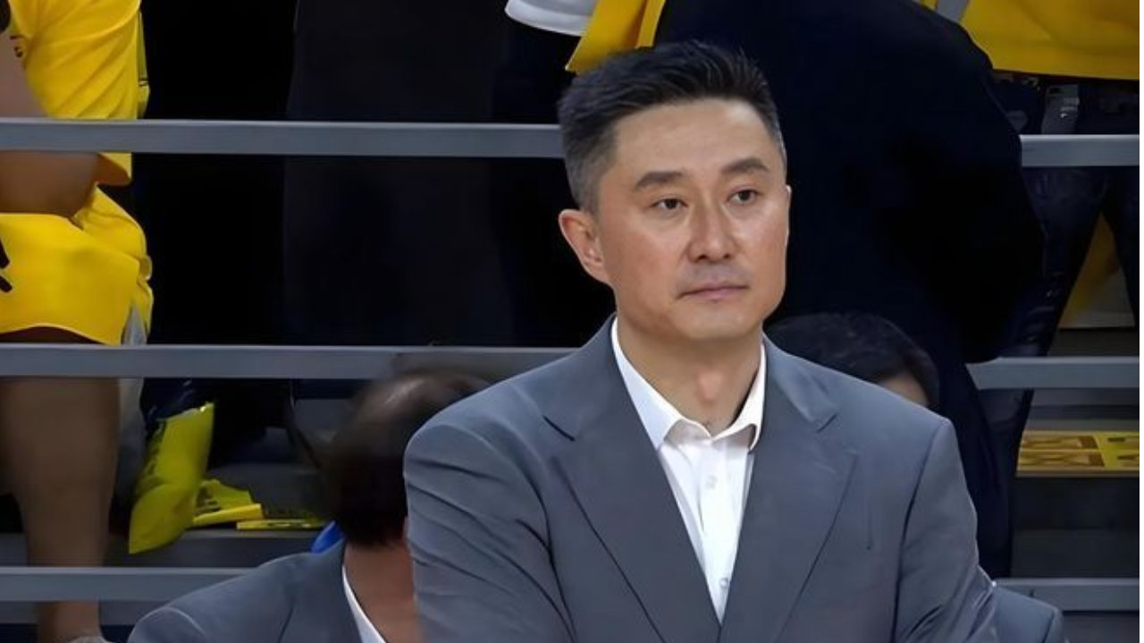 季后赛明天开打，广东队球迷给杜锋提三个建议：让小崔首发少用张皓嘉