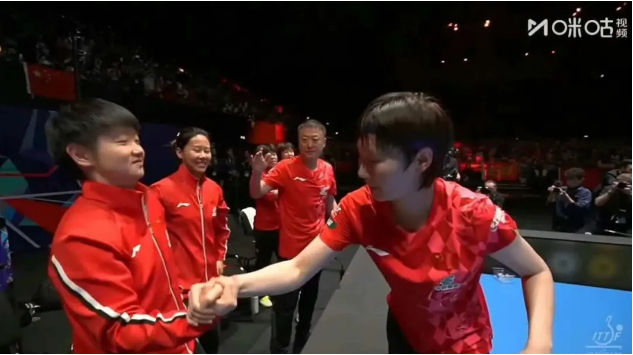 3-2 惊心动魄夺冠！王曼昱输得起更赢得回来，海产双核撑起女乒王朝