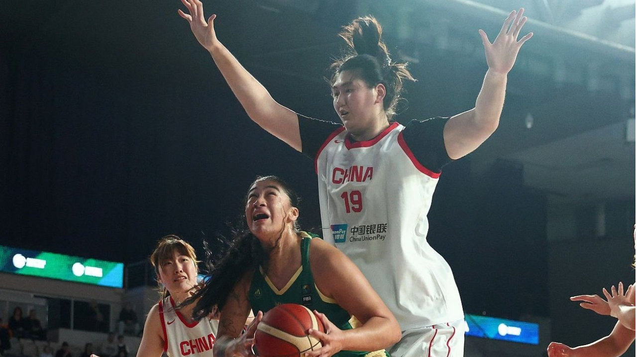 轰28+11+4！中国女篮19岁2米26新星进化：表现超2米01女版奥尼尔