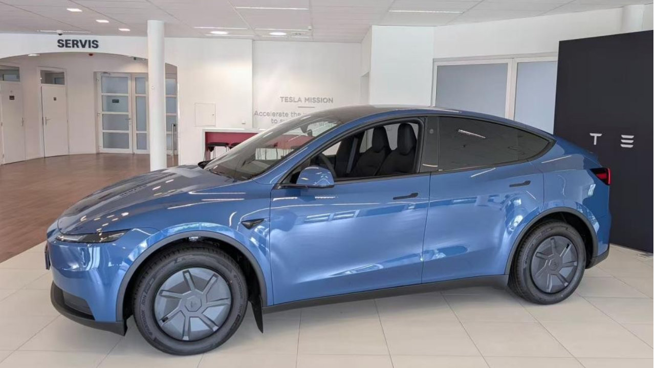 网传“廉价版”Model Y 18.99万起：彻底绑定FSD，马斯克敢豪赌吗？