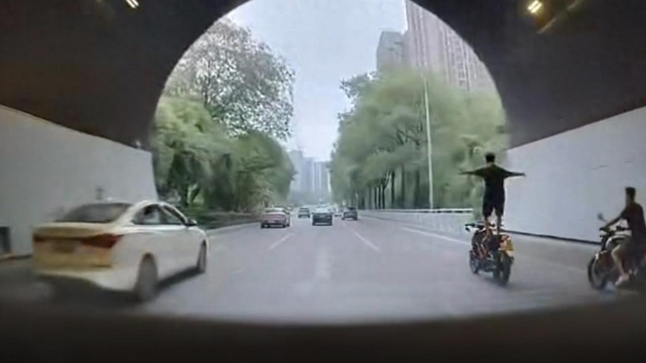 夏季行动｜重庆两江：道路不是“秀场” 摩托炫技被依法处罚
