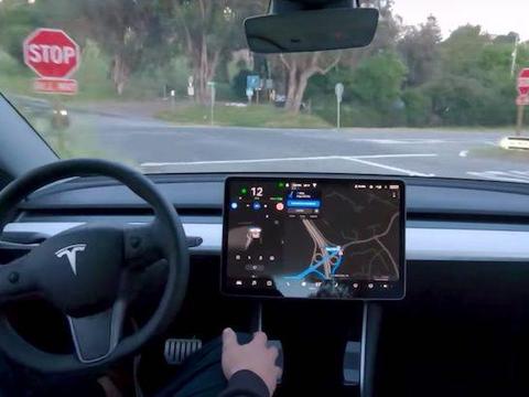 特斯拉自动驾驶再添新功能：信号灯和停车标志都能识别，离城市自动驾驶更近一步