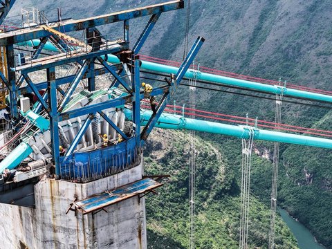 轻量化索鞍给新的世界第一高桥减负31%，以尖端工艺扛起万吨桥身