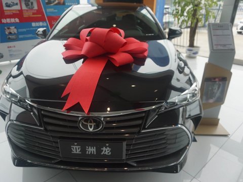 2021款丰田亚洲龙到店,外观豪华,内饰精致,降价幅度“缩水”