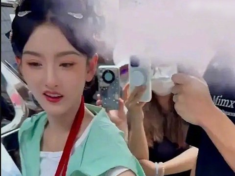 宋祖儿手臂纤细引关注