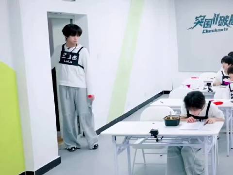 也让我逗逗这个大小杰吧