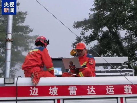 进入攻坚阶段!通往吉隆口岸的救援通道抢通剩余800米 进入攻坚阶段!通往吉隆口岸的救援通道抢通剩余800米