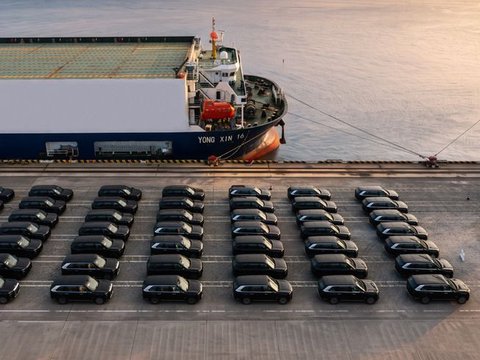 “海外最贵中国车”扬帆阿联酋,开启中国汽车高质量出海新征程 “海外最贵中国车”扬帆阿联酋,开启中国汽车高质量出海新征程