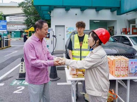 月饼香飘全市首座“光储充放”一体化充电站