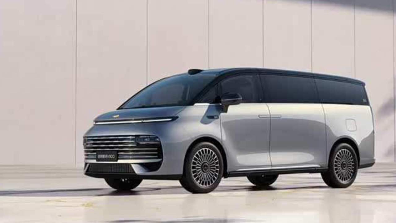 百万银河再进阶！超级AI增程吉利银河 V900首秀，剑指豪华MPV市场