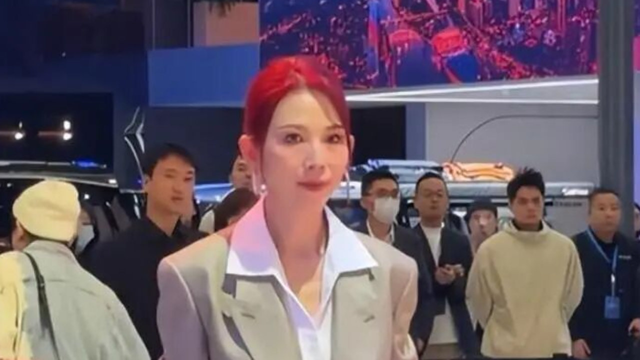 落地的凤凰不如鸡！52岁蔡少芬为钱奔波瘦到脱相，真叫王晶说对了