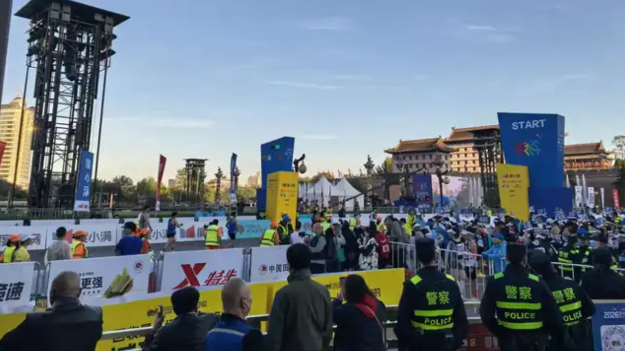 碑林赛段收尾后8分钟,赛道恢复如初 碑林赛段收尾后8分钟,赛道恢复如初