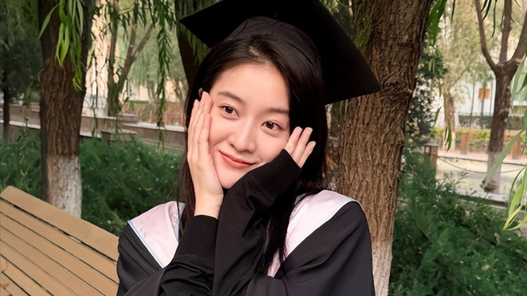 七年沉寂，张雪迎一个关键动作扭转口碑，引发网友热议