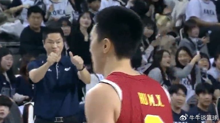 什么战术安排？胡明轩防李贤重连续被单吃 韩国主帅点赞惹争议