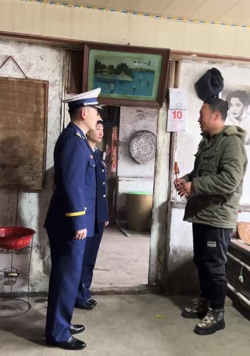 千万粉丝网红“张同学”被点名,“蓝朋友”亲自上门进行防火教育休闲区蓝鸢梦想 - Www.slyday.coM 千万粉丝网红“张同学”被点名,“蓝朋友”亲自上门进行防火教育休闲区蓝鸢梦想 - Www.slyday.coM