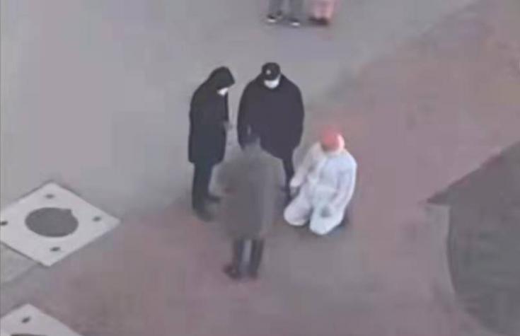 网传天津两老人插队做核酸逼志愿者下跪,官方回应:曾有口角纠纷,目前双方已和解休闲区蓝鸢梦想 - Www.slyday.coM 网传天津两老人插队做核酸逼志愿者下跪,官方回应:曾有口角纠纷,目前双方已和解休闲区蓝鸢梦想 - Www.slyday.coM