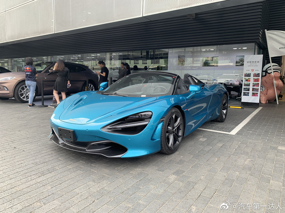 720S Spider 颜色内饰：伯利兹蓝/黑内, 引擎参数：4