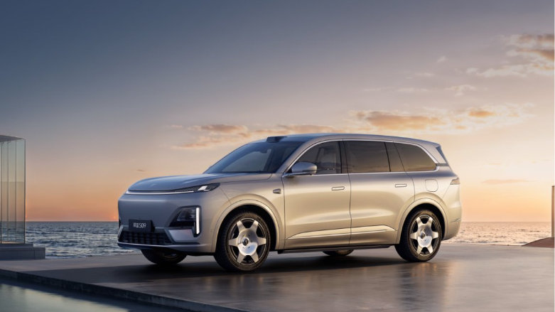 30万级大六座对决：深蓝S09的华为全家桶+移动中岛，能否碾压魏牌蓝山