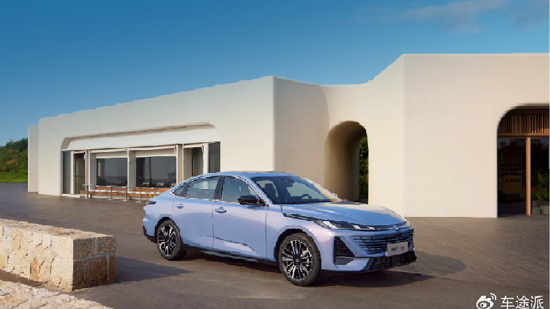 中国品牌家轿双雄对决，长安逸动凭什么稳坐“一哥”之位？