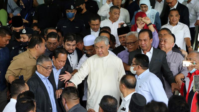 马来西亚巫统主席“签证系统”案被判无罪后当庭释放控方将上诉 – 新浪