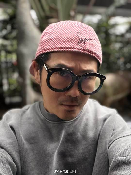 曹格亮相江苏卫视跨年晚会，实力献唱引期待