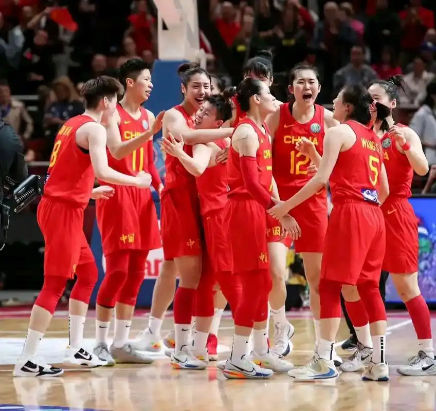 官宣，女篮名帅上任，39岁，担任主教练，老公也是国手，宫鲁鸣看懂