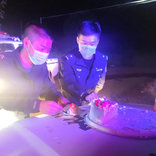 公安抗疫一线休闲区蓝鸢梦想 - Www.slyday.coM 公安抗疫一线休闲区蓝鸢梦想 - Www.slyday.coM