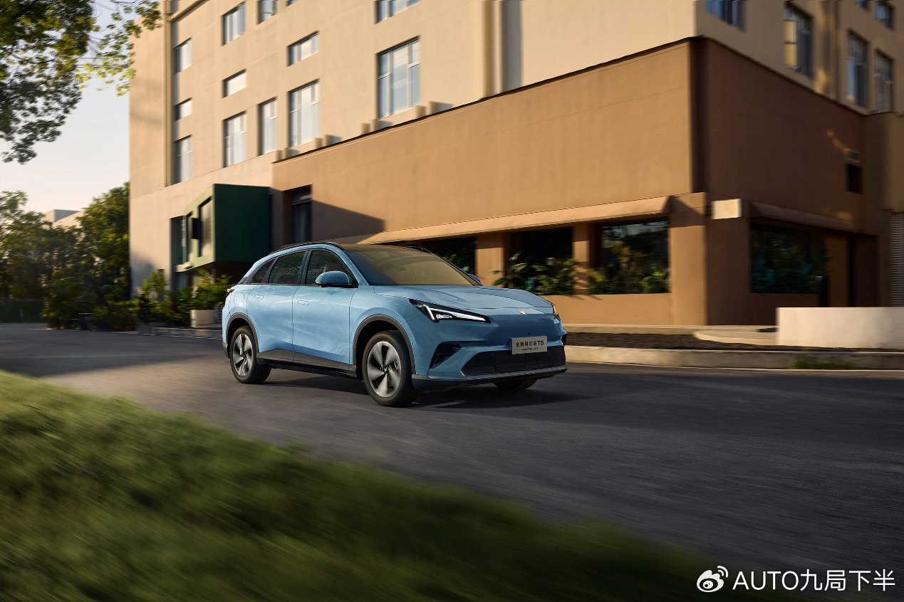 10.98万起上市，极狐全新阿尔法T5全球首个搭载8775舱驾一体