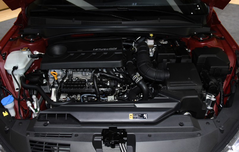 大空间合资家轿如何选?现代伊兰特对比丰田凌尚